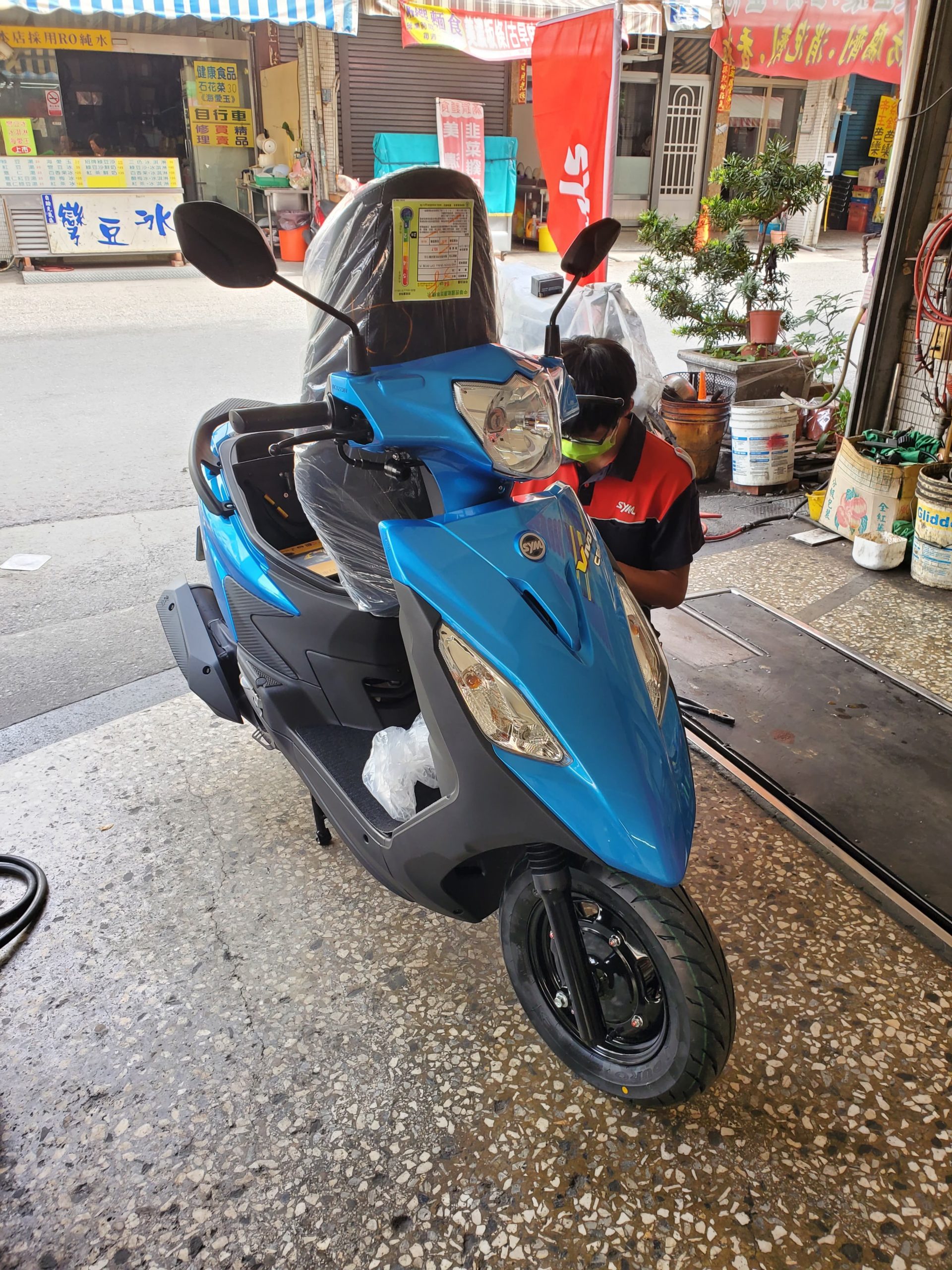 台湾でバイクを購入しました！新車スクーターの値段は？SYM活力125cc原付